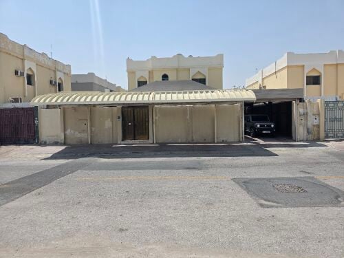 villa for rent in Khalifa north