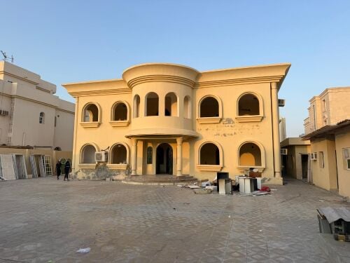 للبيع فيلا بالثمامة القديمة1200م