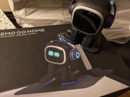 EMO ai robot