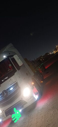 متوفر شاحنات للنقل 