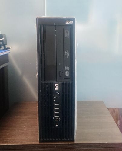 HP Z200 Computer
Intel Core i7