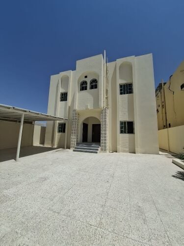 فيلا اادحيل