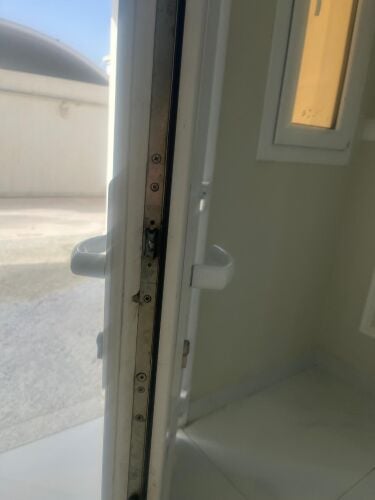 النجار لصيانه و تصليح الابواب