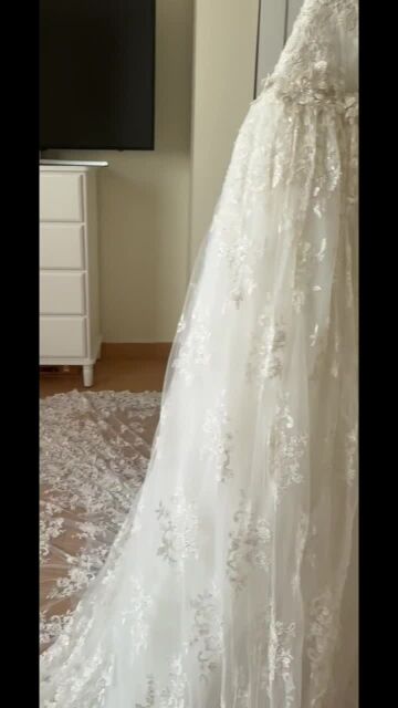 wedding gown negotiable  just pm
