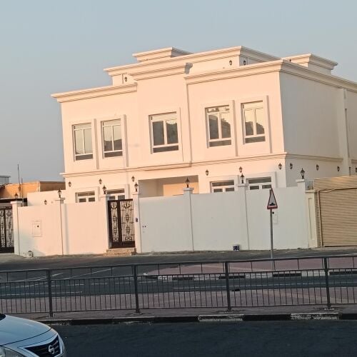 للإيجار فيلا جديدة في خليفة ج