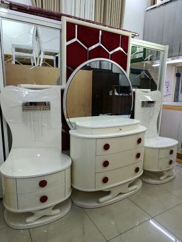 Sell Bedroom set. used good
