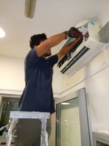 We are Repiar All type of A/C fridg