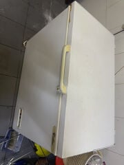 عدد 1 فريزر بحالة جيدة 