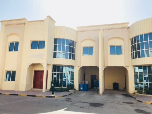 villa Alwakra for rent in compound
