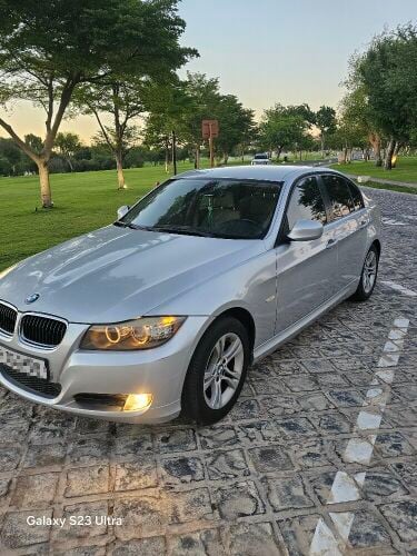 320i