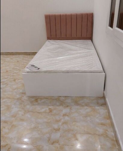 سرير مزدوج مع مرتبة للبيع
