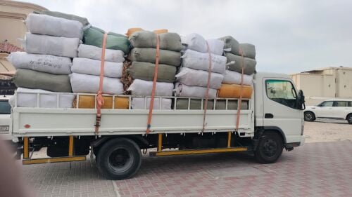 Truck for rent  mistubishi center