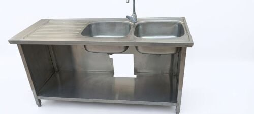Steel table with 2 sinks