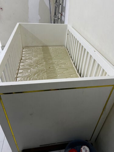 سرير اطفال مجانا