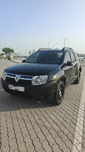 Lady owned Renault Duster 2014