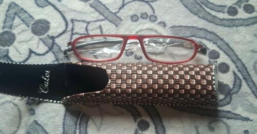 Medical glasses with +2.5