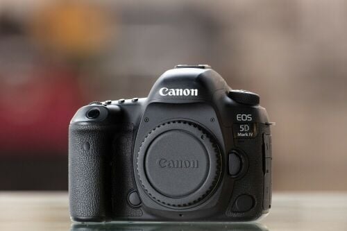 canon 5d iv with lens