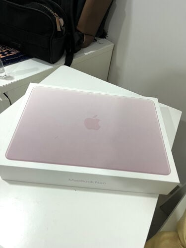 New Apple Macbook Neo - Pink Blush 