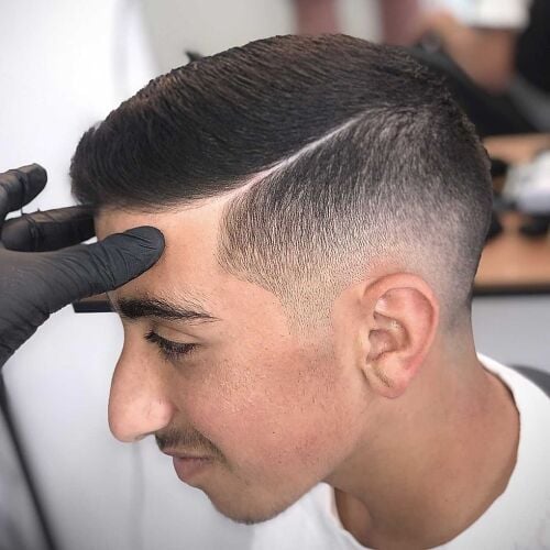 مطلوب حلاق رجالي محترف جدا العمل
