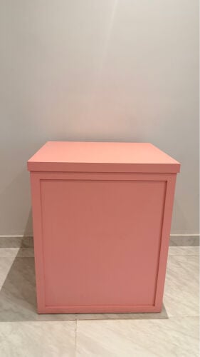 Display & Decor Table