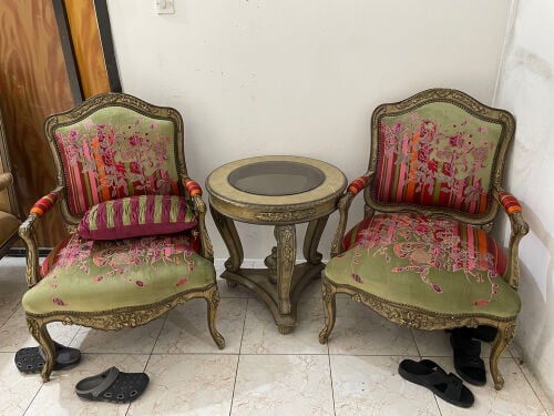 4 chair and 1 table for sale