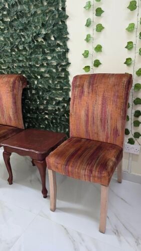 Very Good Condition 2 Chair & Table