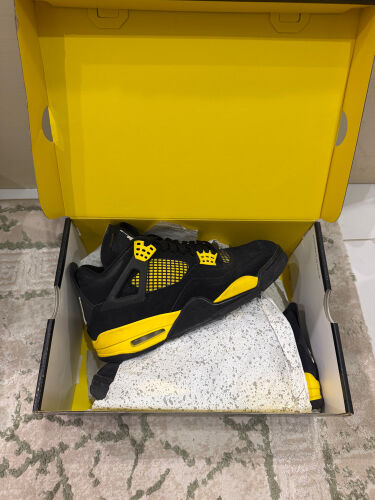 Air Jordan 4 Retro “Thunder”