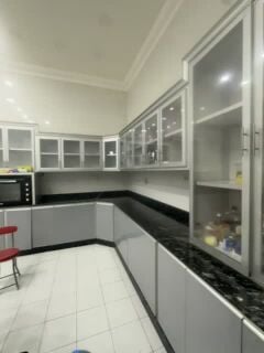 Kitchen cabinet