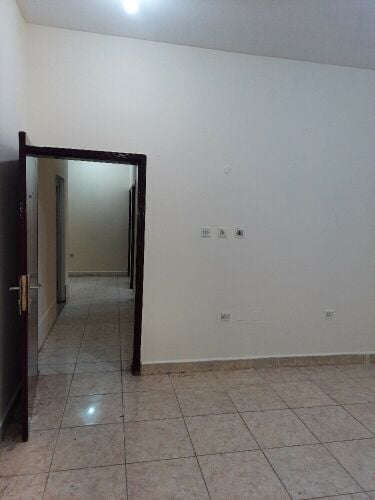 شقه عائليه بمعيذرشمالى4غرف وموزع