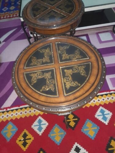 طاولات للبيع