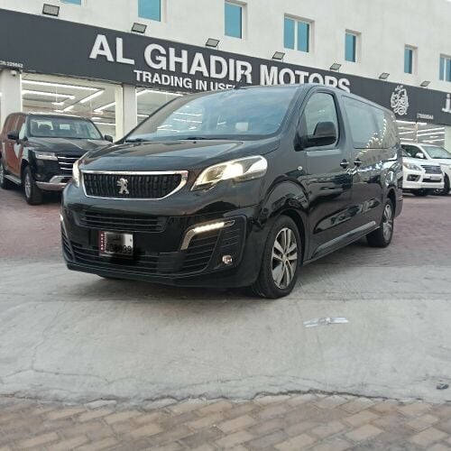 بيجو فان 2022 اسود