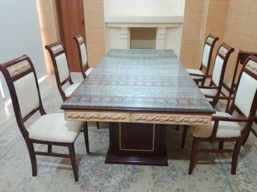 طاولة طعام وستة كراسي
