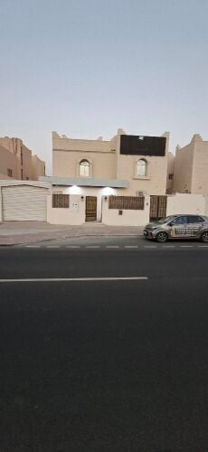 للإيجار فيلا في معيذر الشمالي