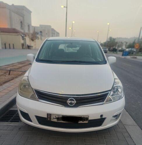 Nissan tida 2011