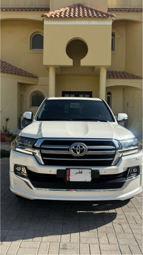 2019 Land Cruiser Grand Touring V8