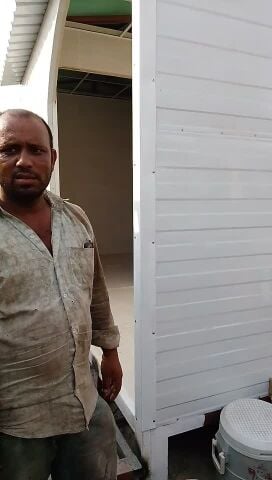 حمام مع حوض
