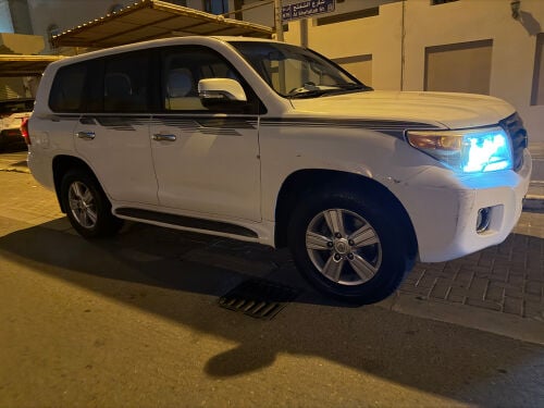 Land Cruiser GXR V8 and clean 