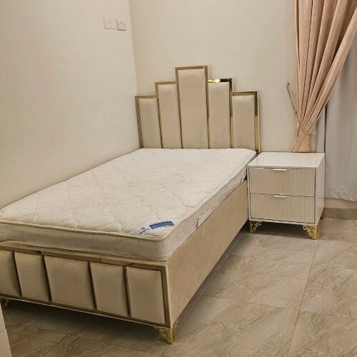 سرير، مرتبة، خزانة