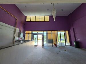 Fully Fitted Shop  in Fox Hills