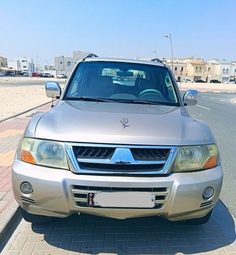 A clean 2007 Mitsubishi Pajero GLS