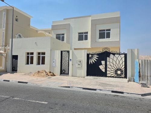 الخيسة فيلا جديدة فخمة موقع ممتاز