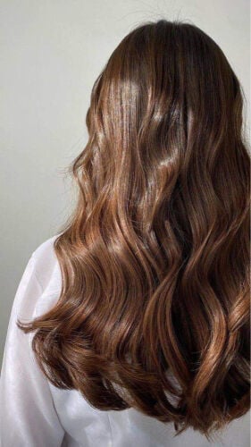 خبيرة شعر 