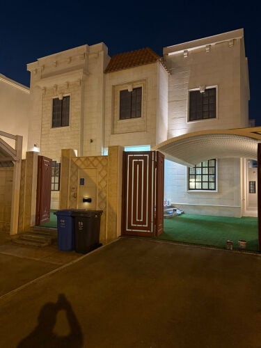 Service/residential villa for rent 