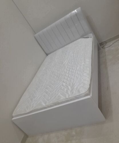 سرير ومرتبة