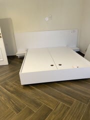 سرير مع تسريحه  