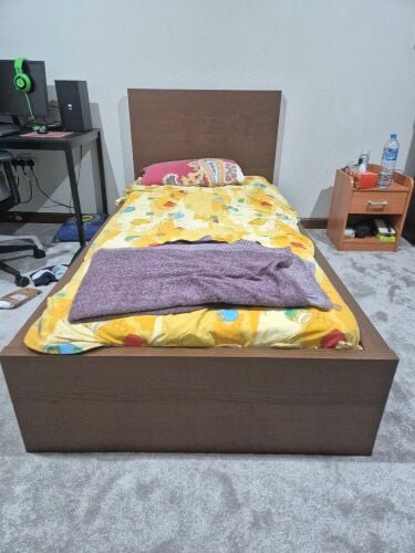 single bed with mattress