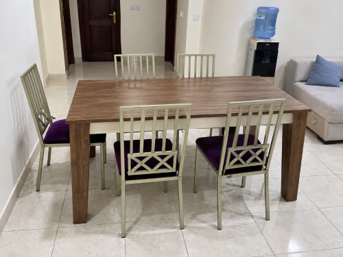 طاولة طعام مع 5 كراسى