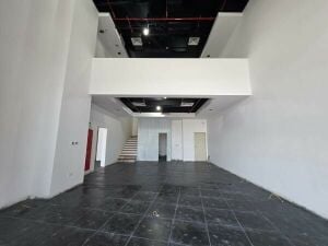 Retail Spaces - Fox Hills