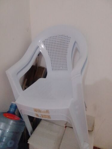 2 white chairs
