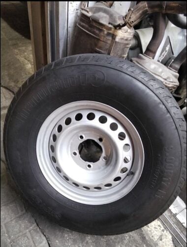5 bolt Original Rim,  Tyer same new